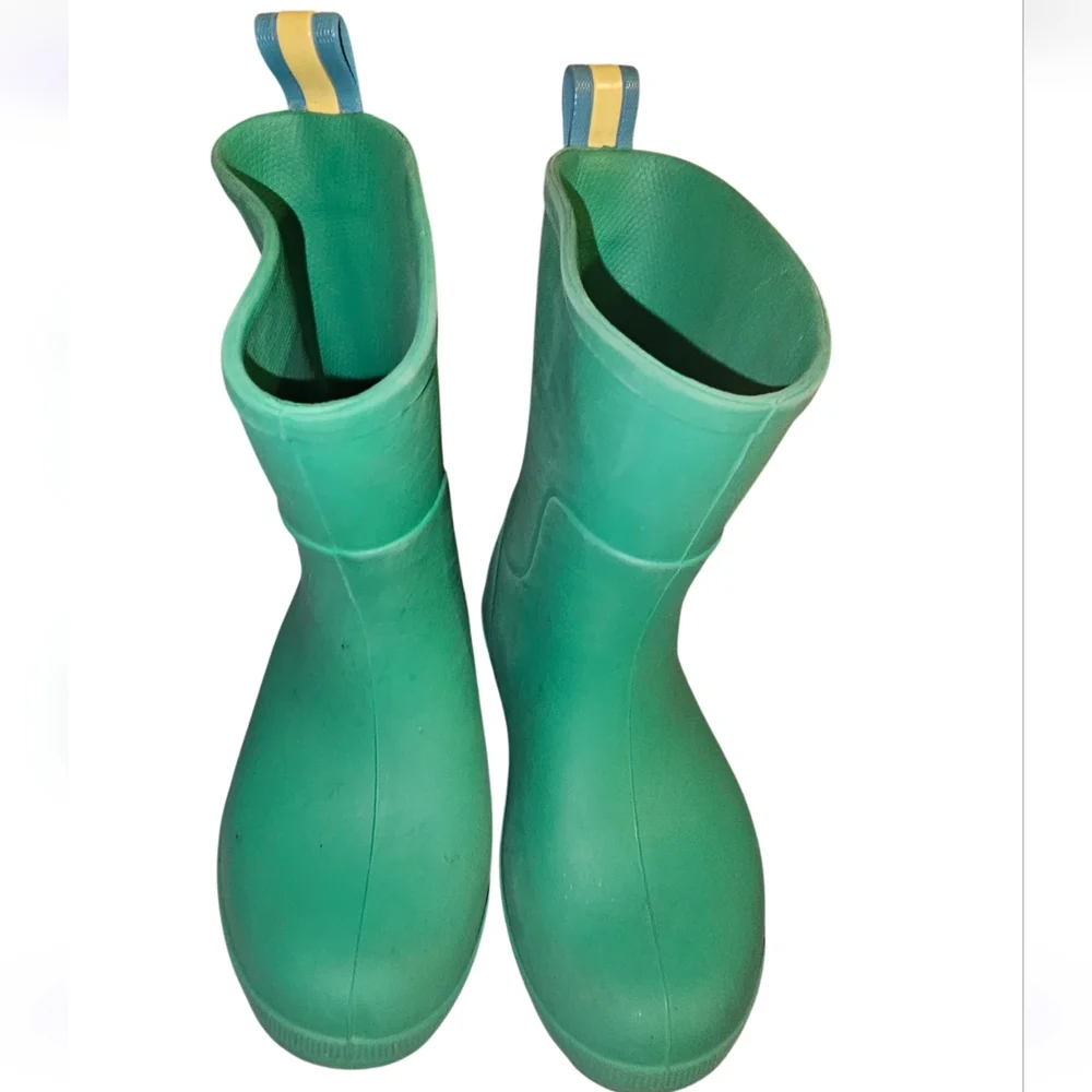 Totes Green Rubber Rain Boots with Yellow-Blue Pull Tabs